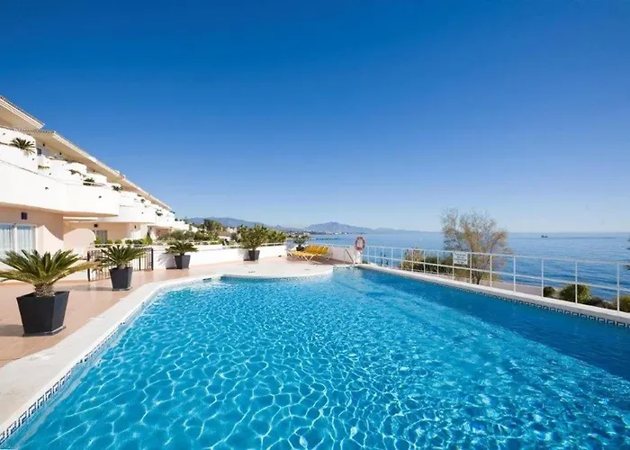 Immaculate 3-Bed Penthouse- Stunning Views