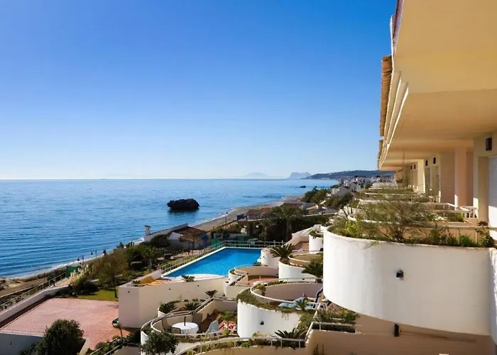 Immaculate 3-Bed Penthouse- Stunning Views